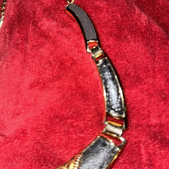 BCBG MaxAzria Vintage Glam Retro Curved Enamel Black  Gold Statement Necklace - Picture 10 of 14